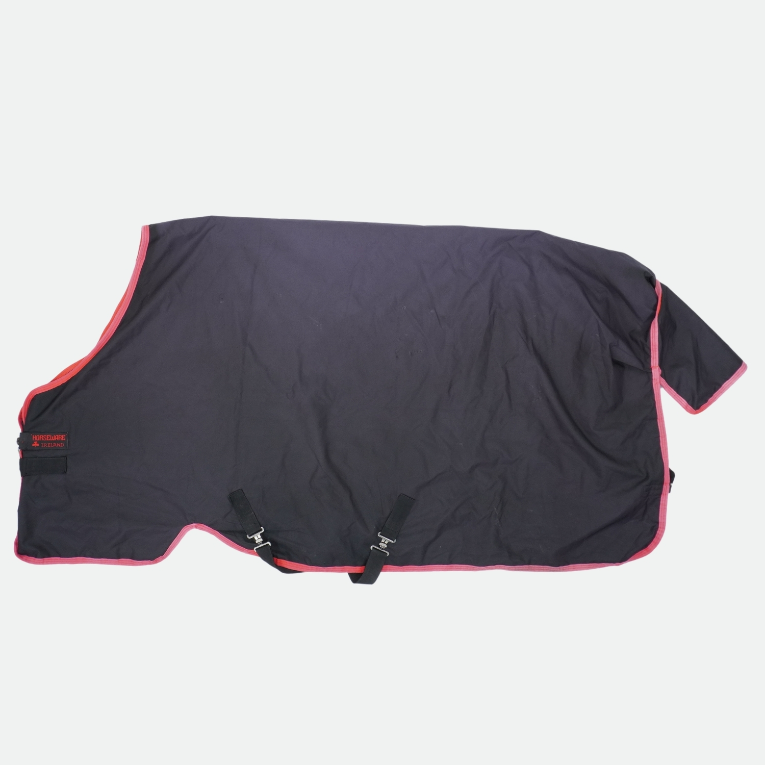 Horseware-Couverture-DExterieur-Pspo-600D-150G-Noir-Rouge-cheval-occasion-1-ART0636790 Horseware - Couverture D’Extérieur Pspo 600D 150G Noir / Rouge – Image 1