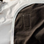 Kentucky Horsewear - Couvre-Reins Carré Réfléchissant Argent – Image 4