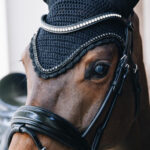 Kentucky Horsewear - Bonnet Long Stone & Pearl Soundless Noir – Image 2