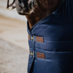 Kentucky Horsewear - Couverture De Box Classic 300G Marine – Image 3