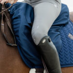 Kentucky Horsewear - Housse De Selle Imperméable Jumping Marine – Image 2