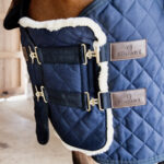 Kentucky Horsewear - Protège Poitrail Extension De Matelassé Mouton Marine – Image 2