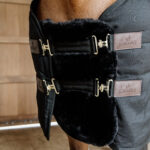 Kentucky Horsewear - Protège Poitrail Extension De Mouton 2 Fermetures Noir – Image 2