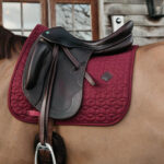 Kentucky Horsewear - Tapis De Dressage Classic Bordeaux – Image 2