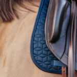 Kentucky Horsewear - Tapis De Dressage Classic Marine – Image 3