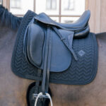 Kentucky Horsewear - Tapis De Dressage Metal Chain Noir – Image 2