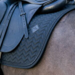 Kentucky Horsewear - Tapis De Dressage Metal Chain Noir – Image 3