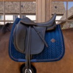 Kentucky Horsewear - Tapis De Dressage Velvet Mini Pearls Marine – Image 2