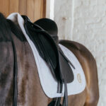 Kentucky Horsewear - Tapis De Dressage Wave Blanc – Image 4