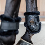 Kentucky Horsewear - Protège Boulets Young Horses Sheepskin Noir / Noir – Image 2